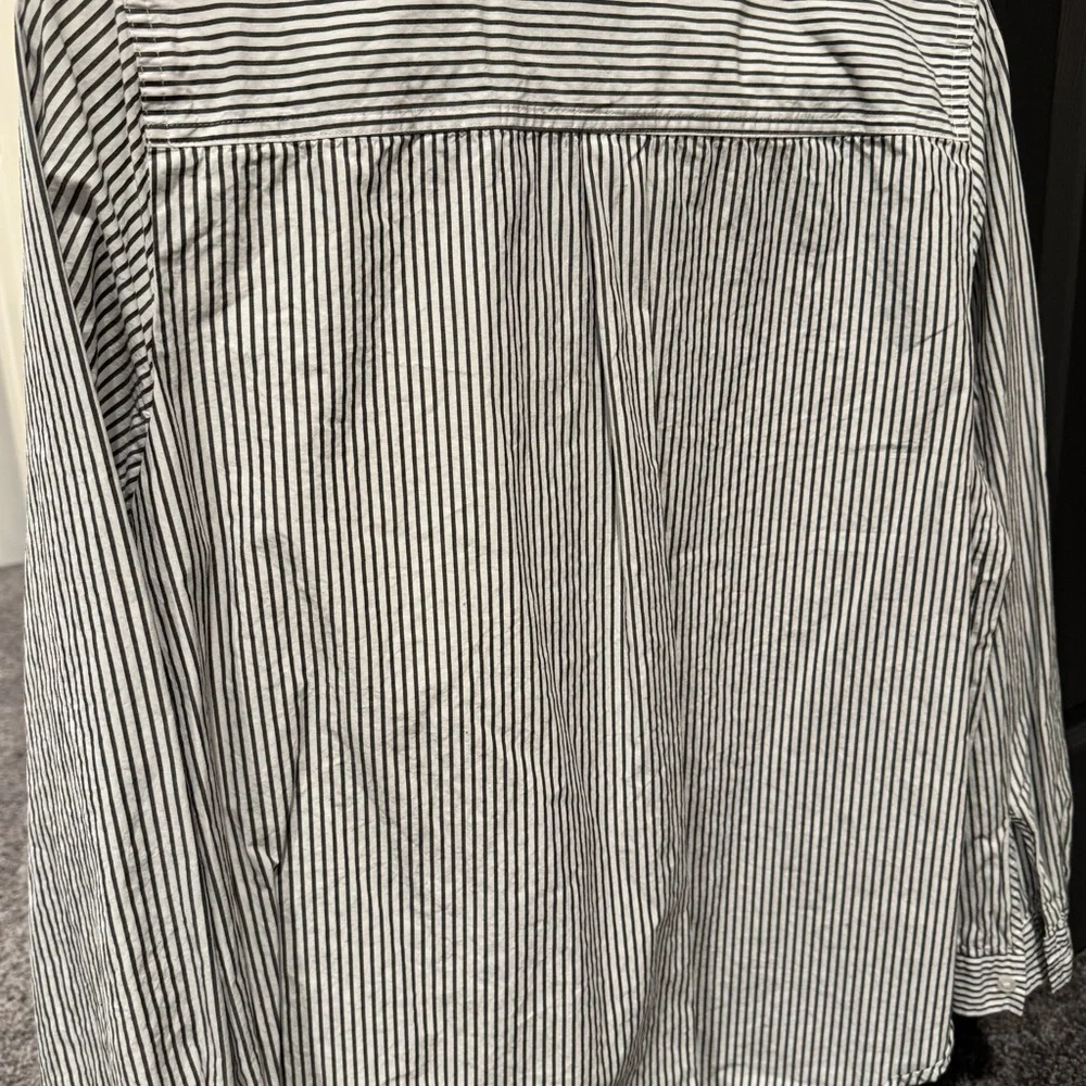 J.Crew Gray & White Striped Popover Shirt Women’s Large GUC - Picture 8 of 14